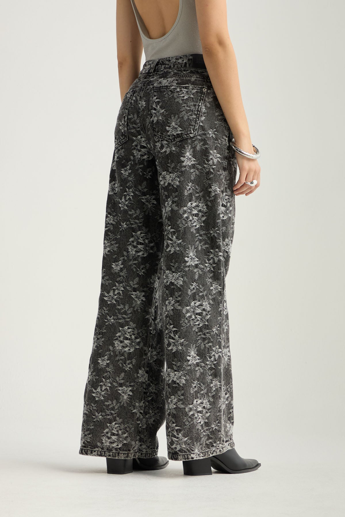 Jean retro negro medio y fondo entero para mujer