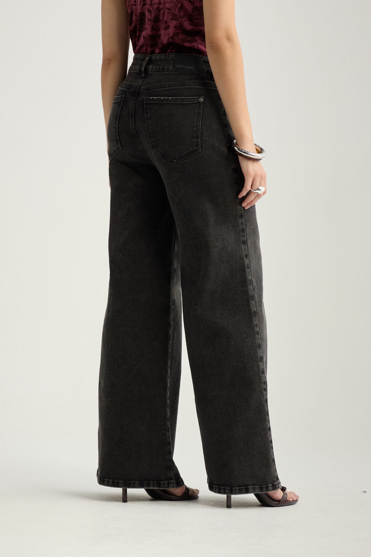 Jean retro ultra negro medio de tiro alto para mujer
