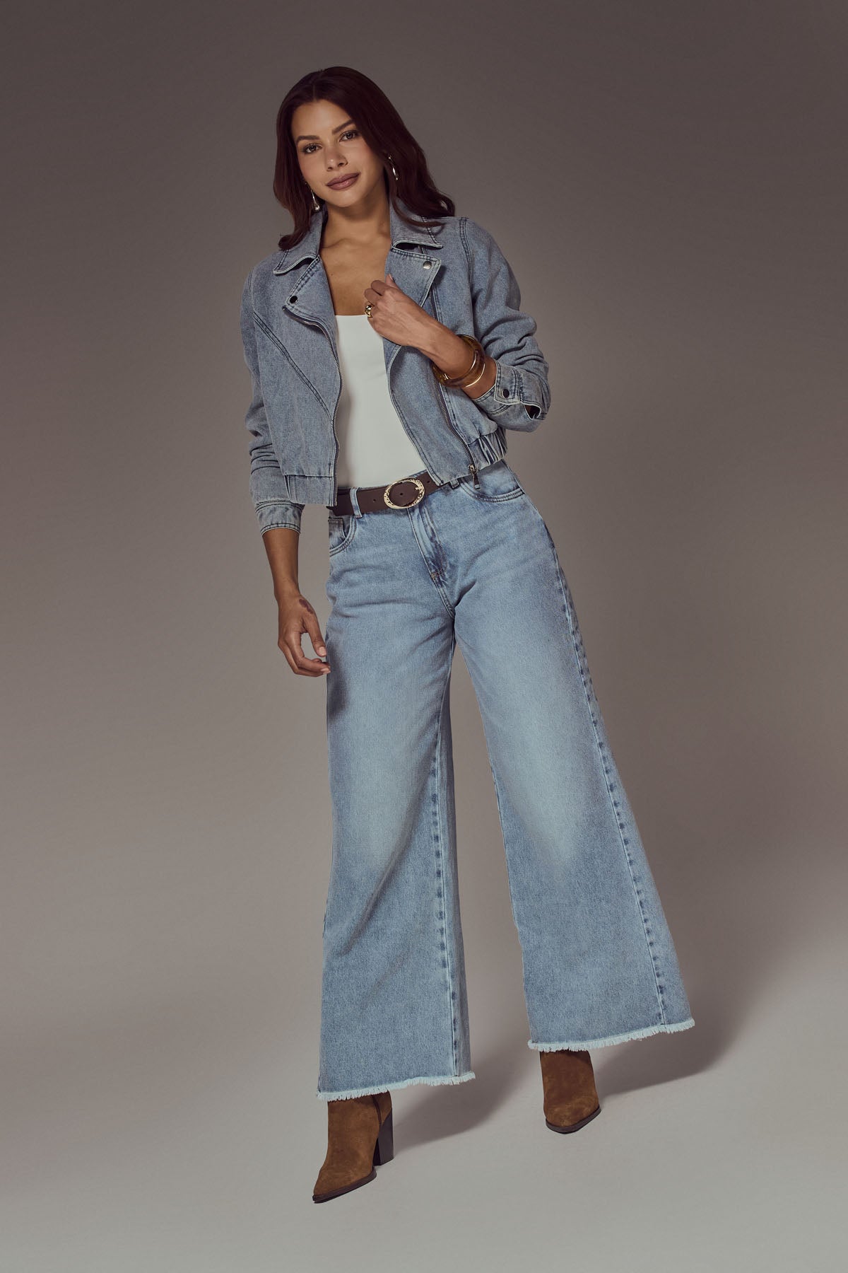 Jean retro claro con bota desflecada para mujer