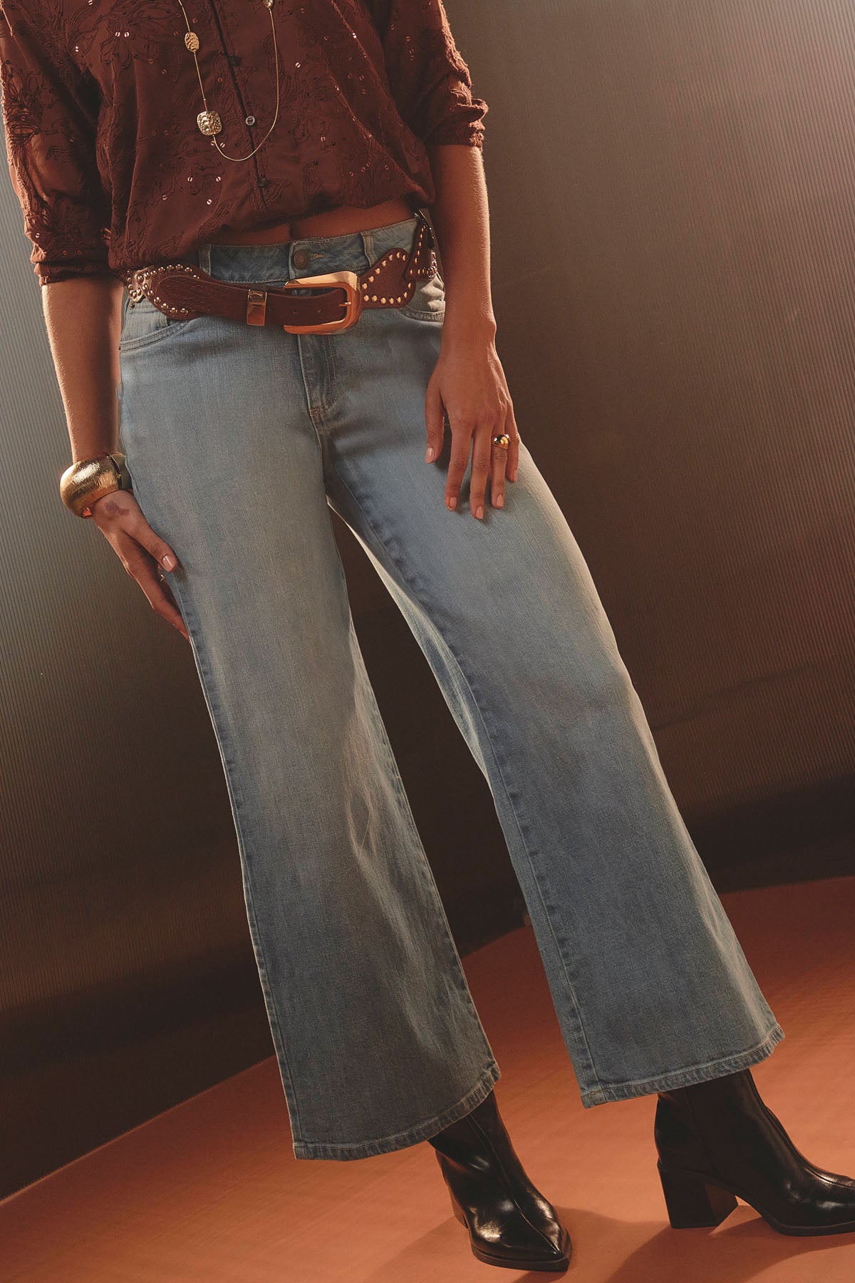Jean retro de tiro alto en lavado claro y fondo entero para mujer