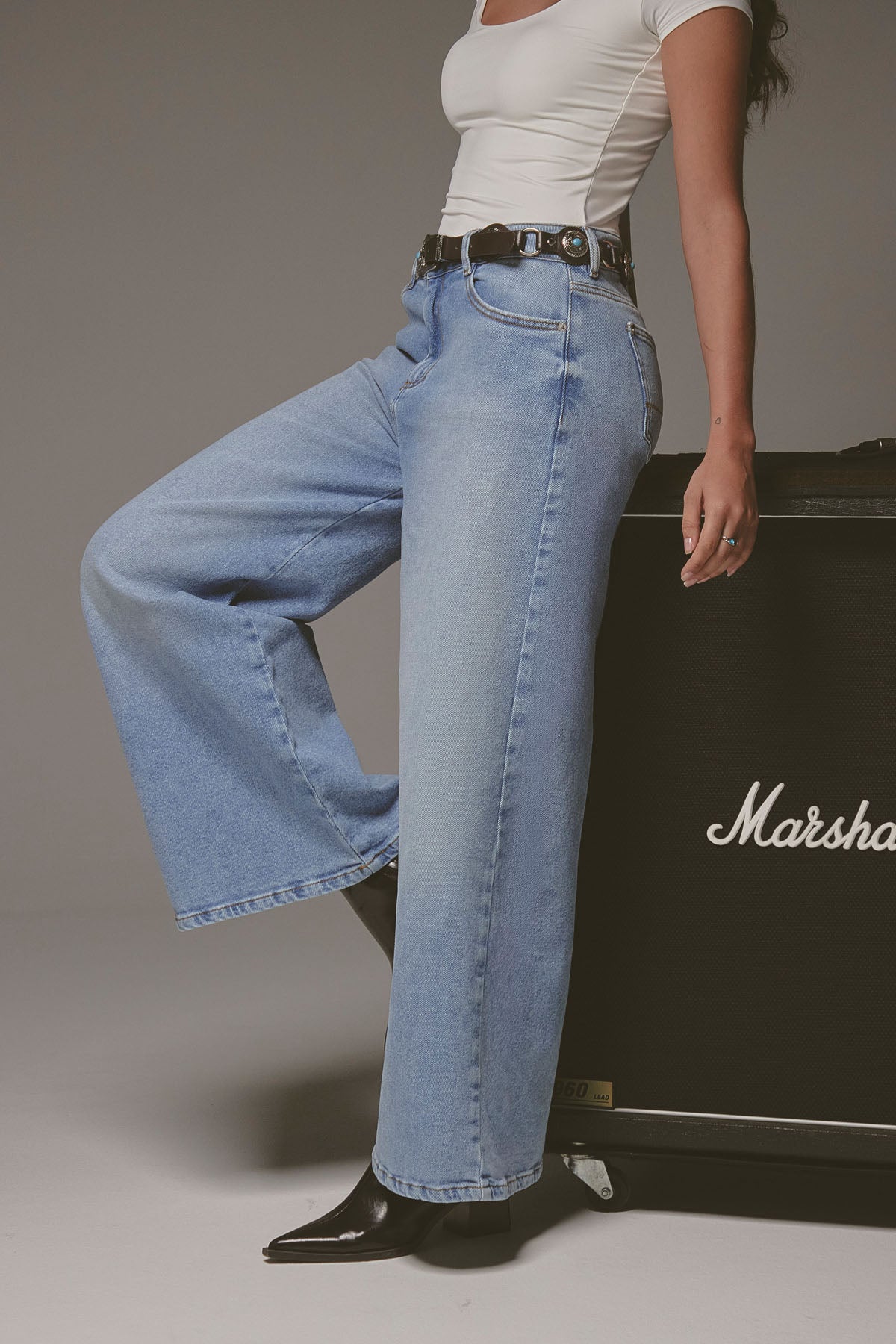 Jean retro ultra lavado claro con bota amplia para mujer