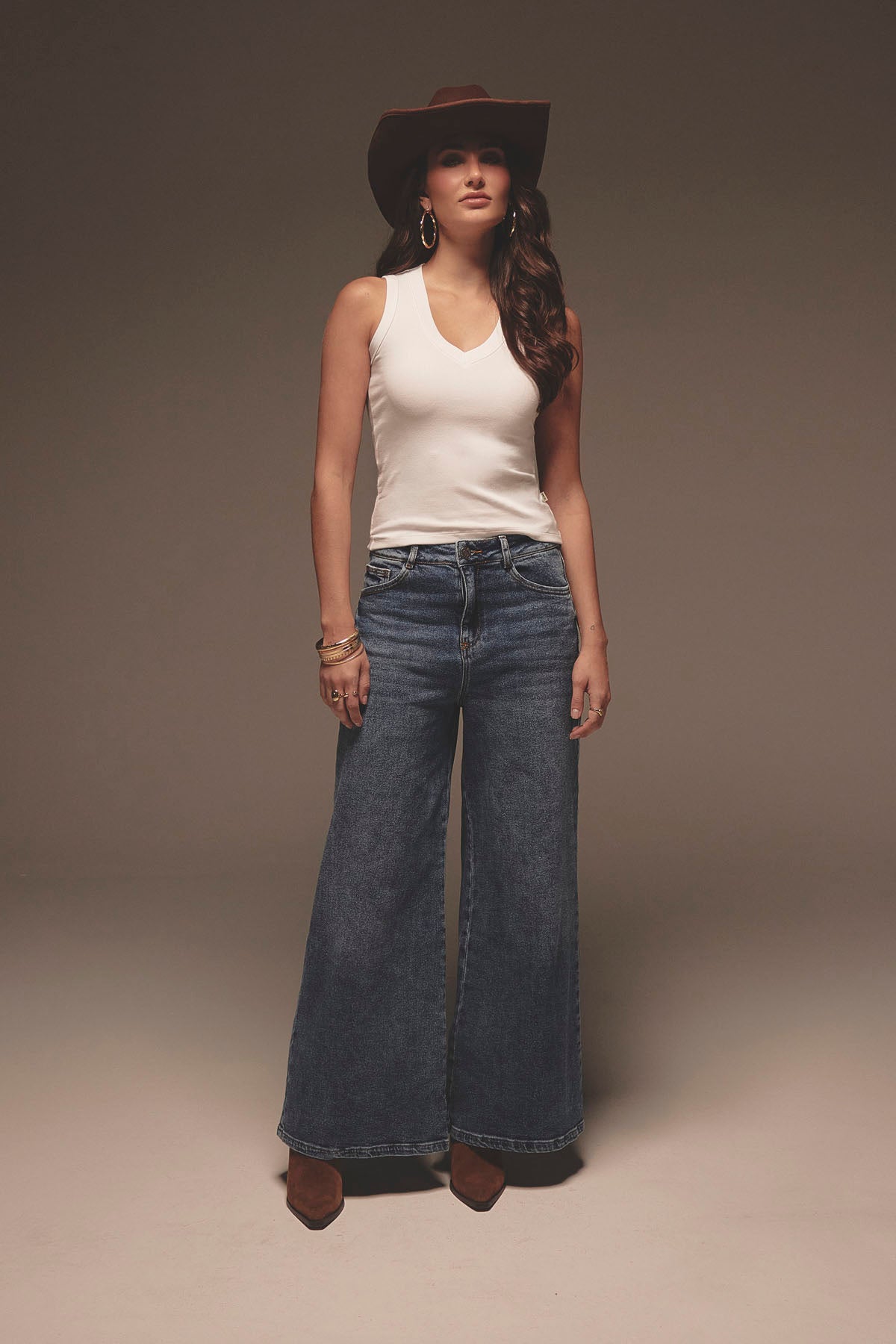 Jean retro medio oscuro con bolsillos bordados para mujer