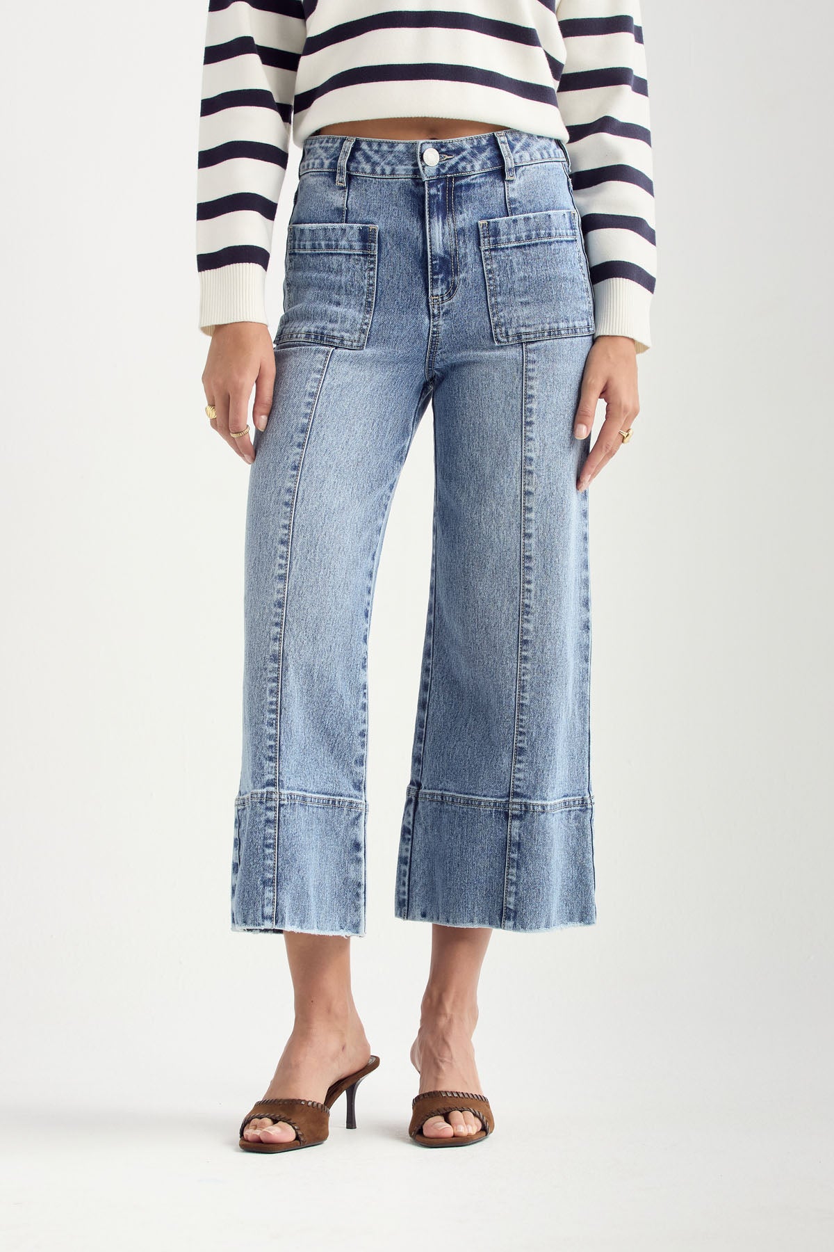 Jean culotte claro y bota amplia para mujer