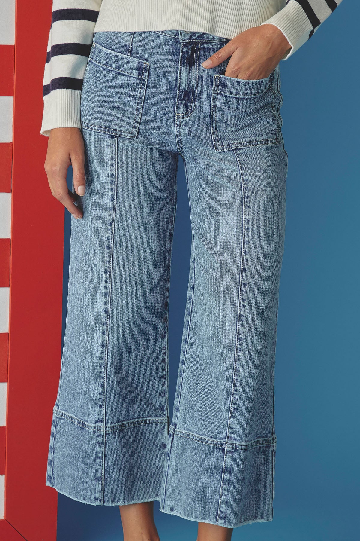Jean culotte claro y bota amplia para mujer