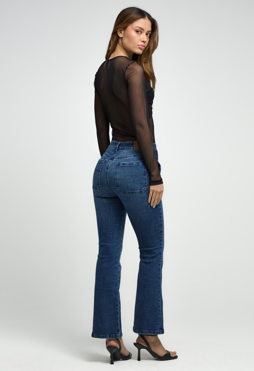 Jean tejano medio con detalles en bolsillos para mujeres