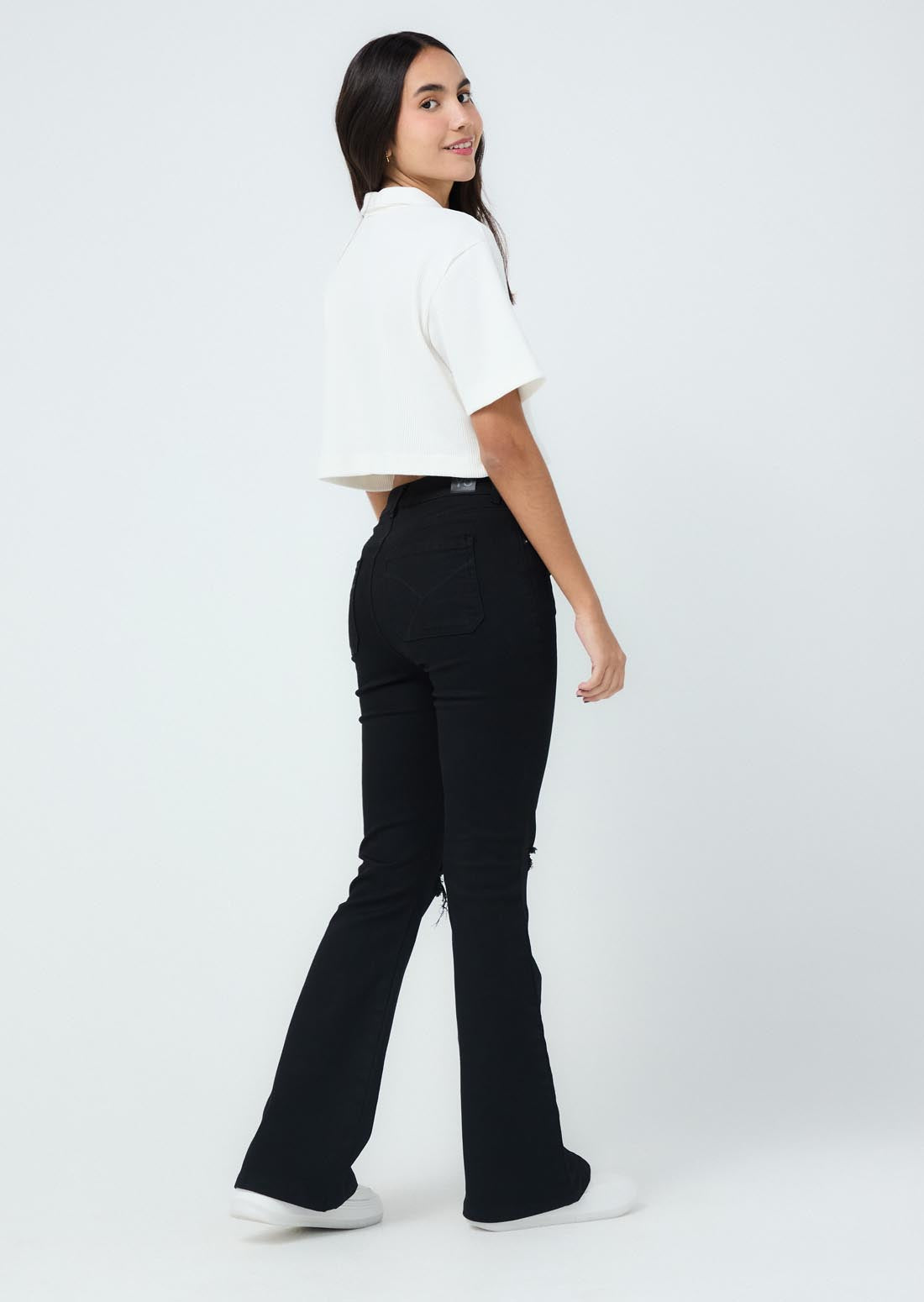 Jean tejano negro con bota campana para jóvenes