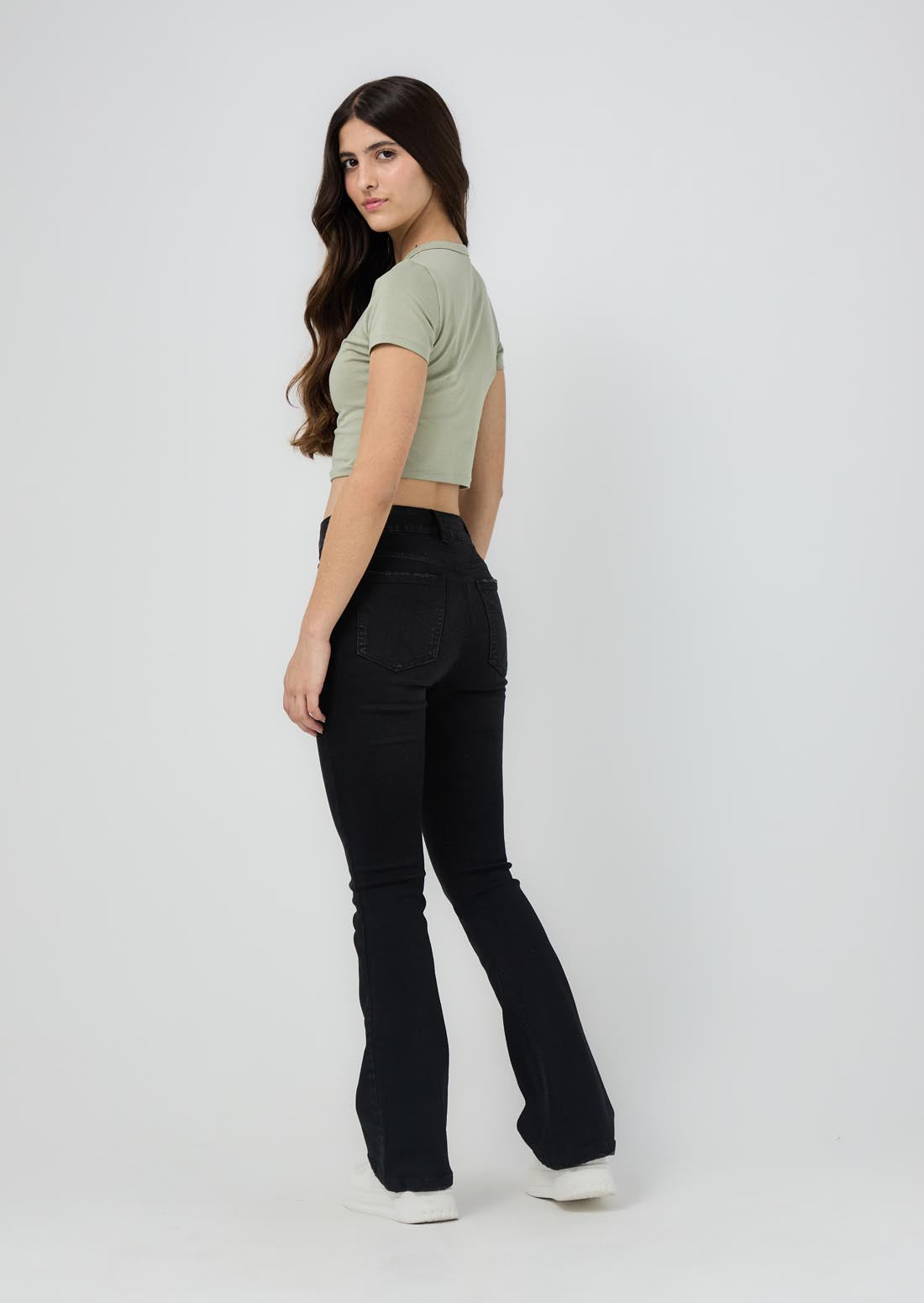 Jean tejano lavado negro con bota campana para jóvenes