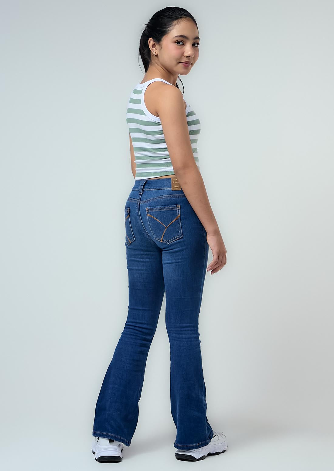 Jean tejano medio oscuro y bota ancha para niñas