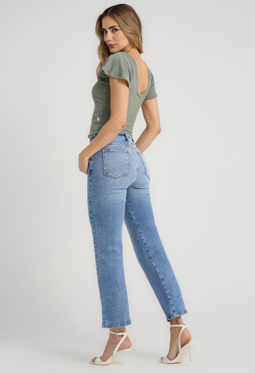 Jean vaquero medio tiro alto para mujeres