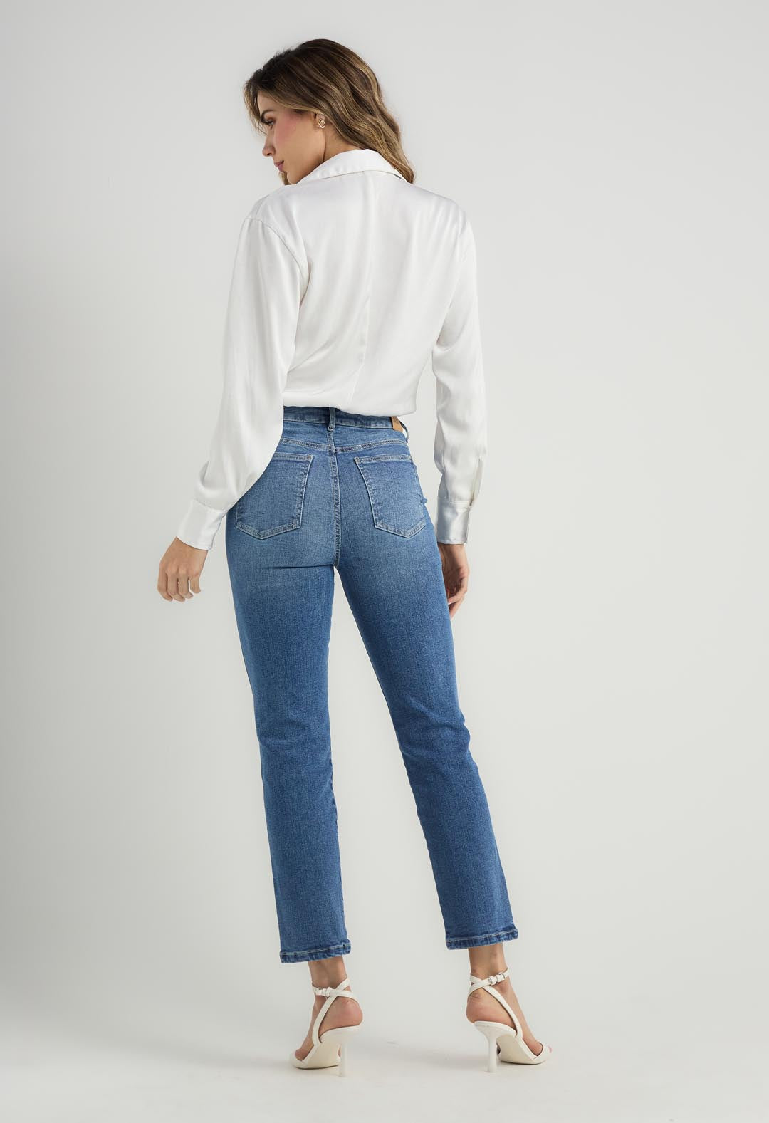 Jean vaquero medio con apliques para mujer