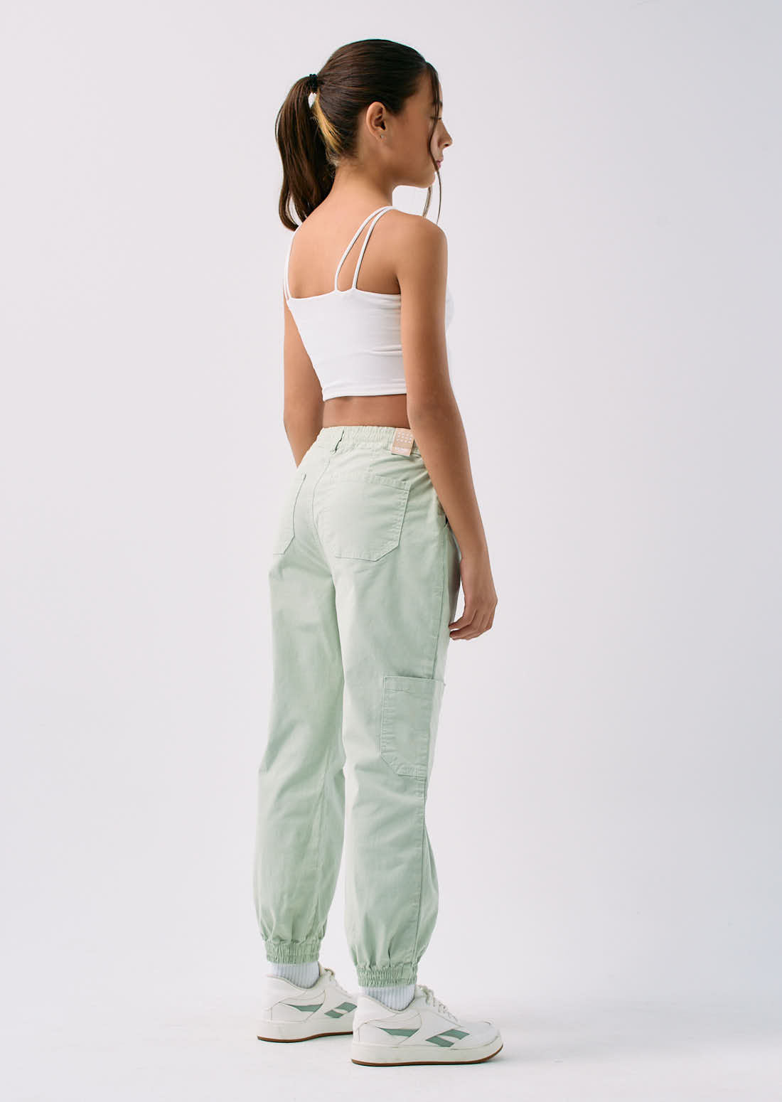 Jogger menta bolsillos en costados para niñas