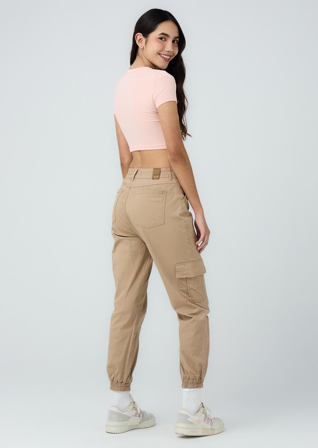 Jogger arena tiro alto y fondo entero para jóvenes