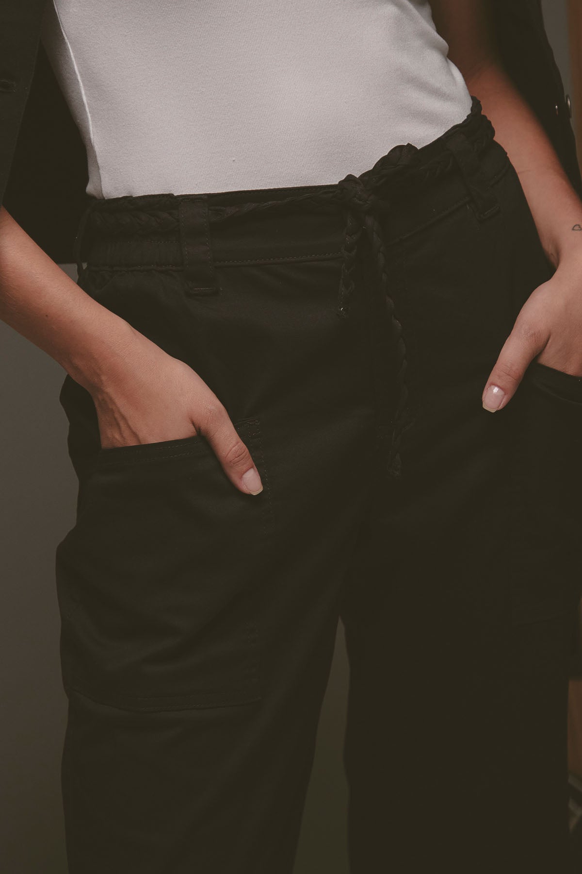 Jogger negro de tiro alto para mujer