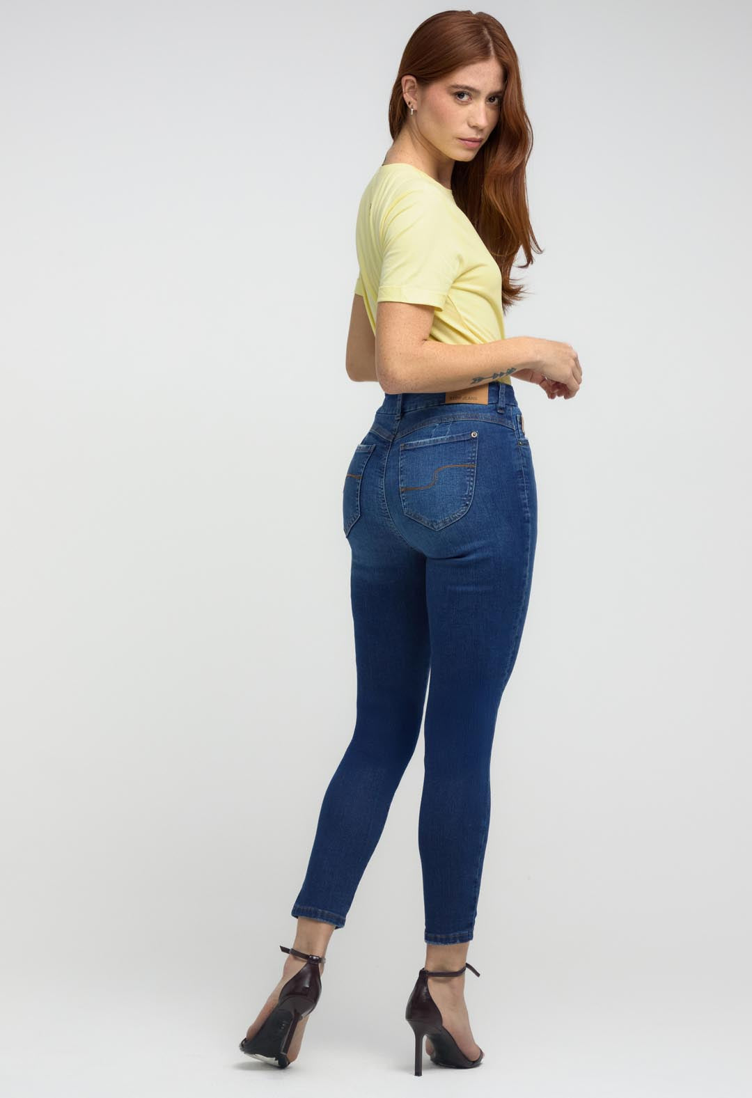 Jean Levanta Cola Pantalon Botones Tiro Alto Jean Levantacola