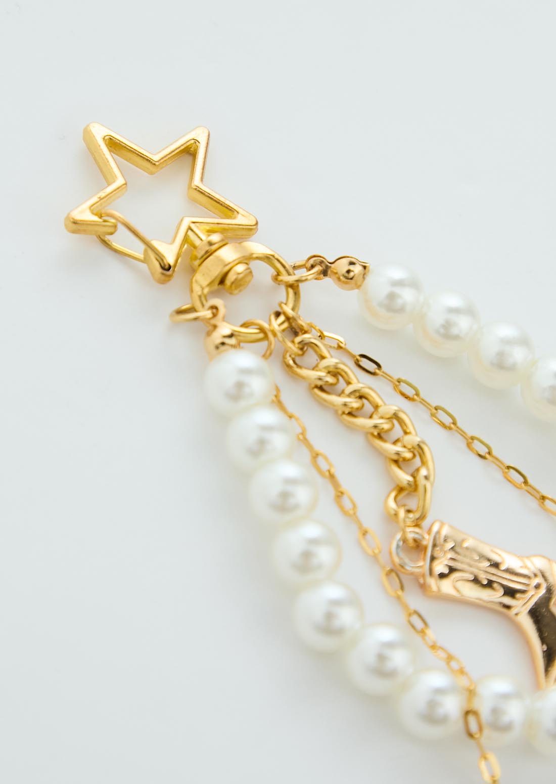 Llavero dorado con perlas