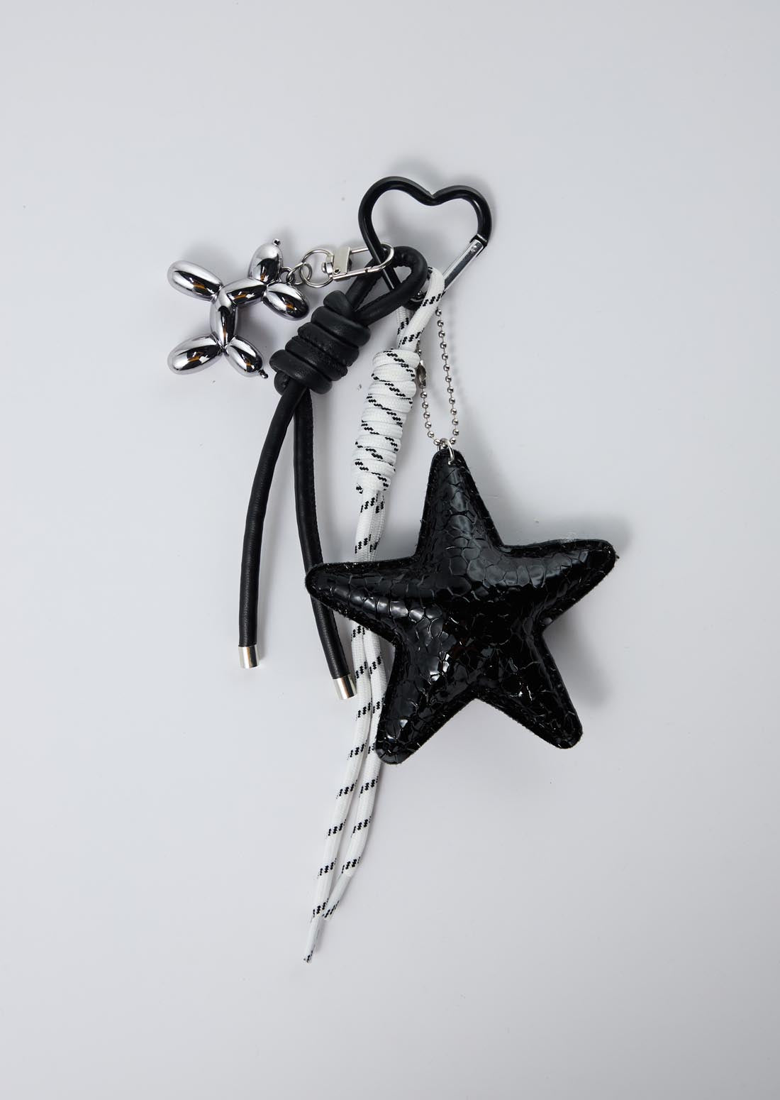Llavero negro con estrellas para jóvenes