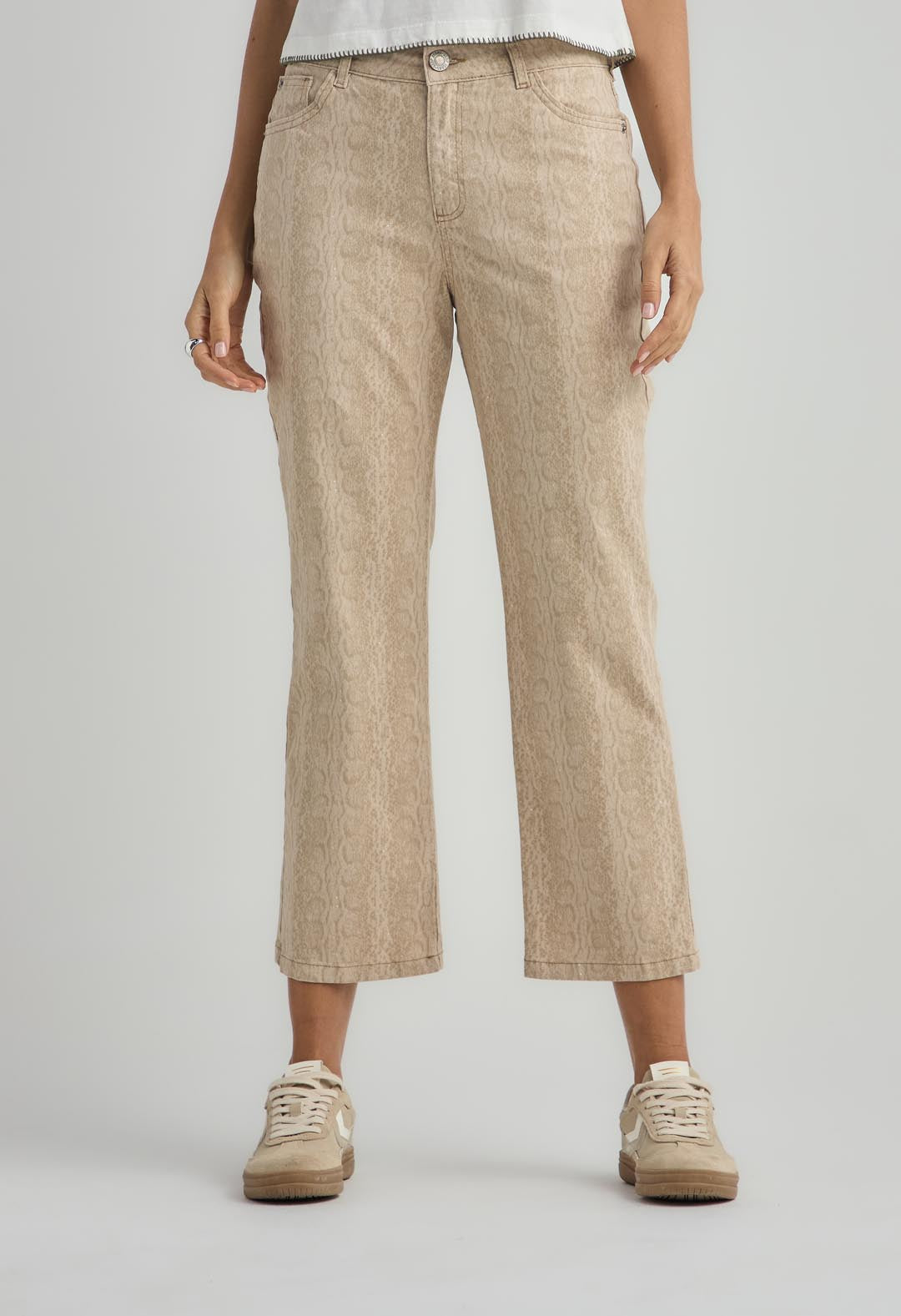 Pantalón vaquero marfil con animal print para mujer