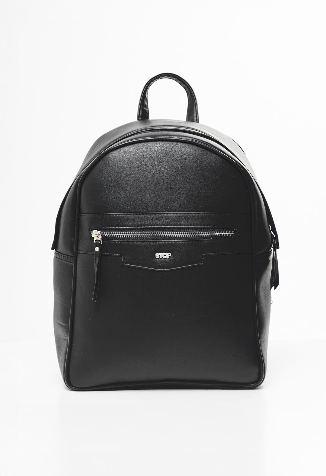 Morral negro con bolsillo en frente