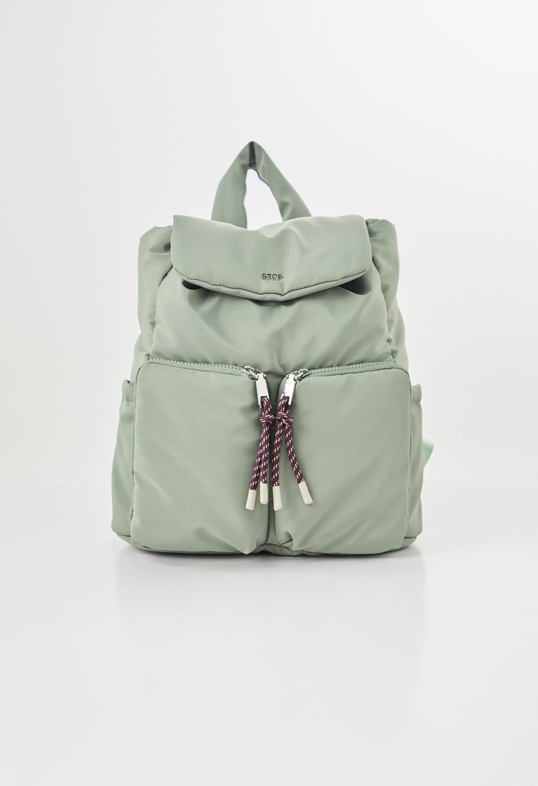 Morral verde con bolsillos en frente