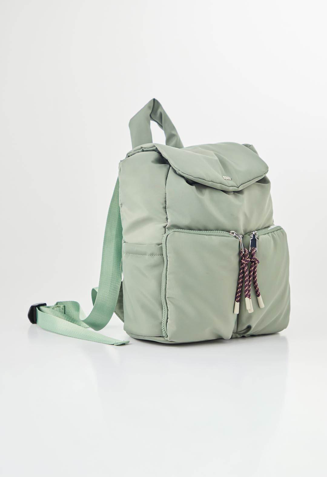 Morral verde con bolsillos en frente