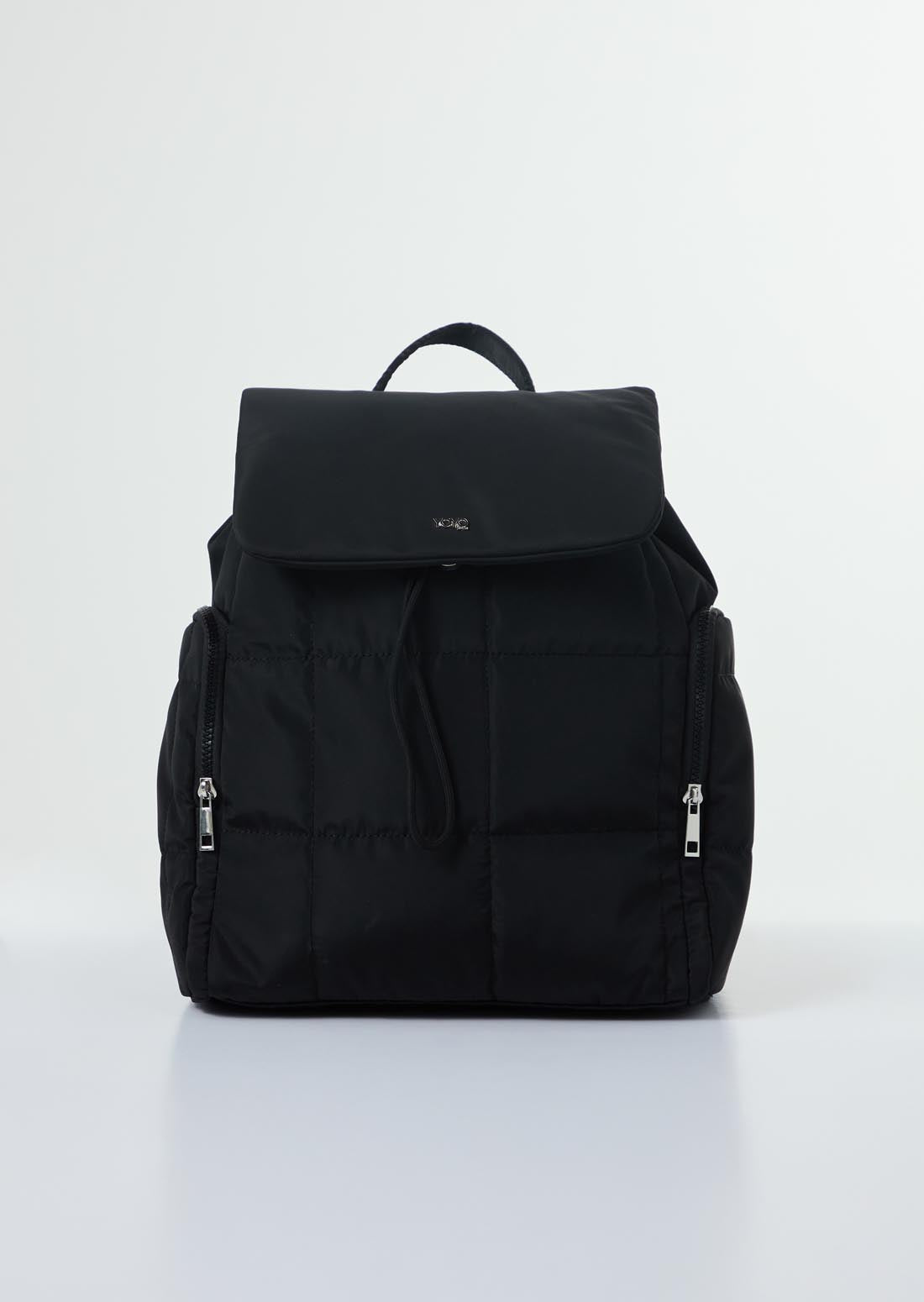 Bolso negro con textura acolchada para jóvenes