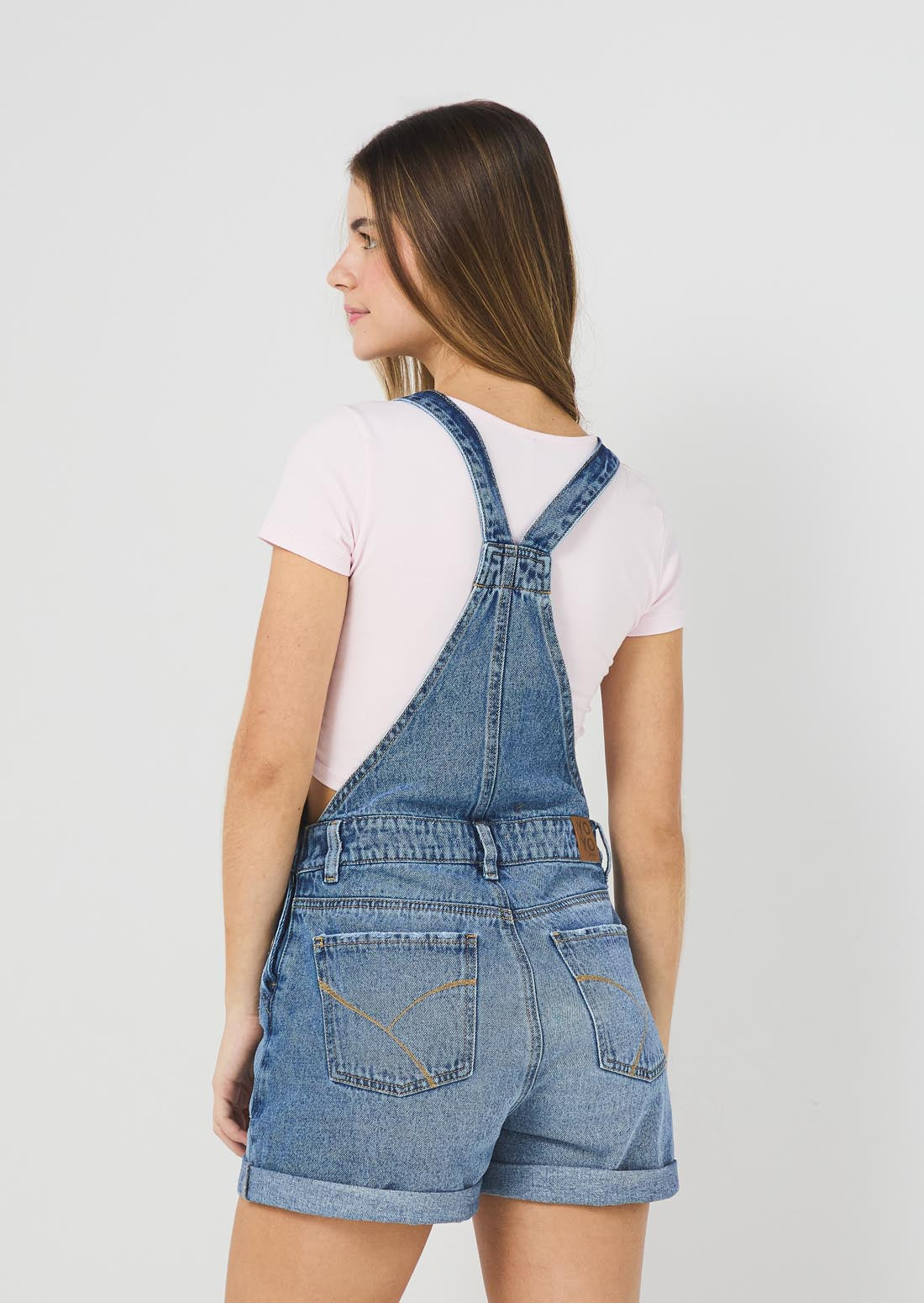 Overall corto tono medio con bolsillo en frente para jóvenes