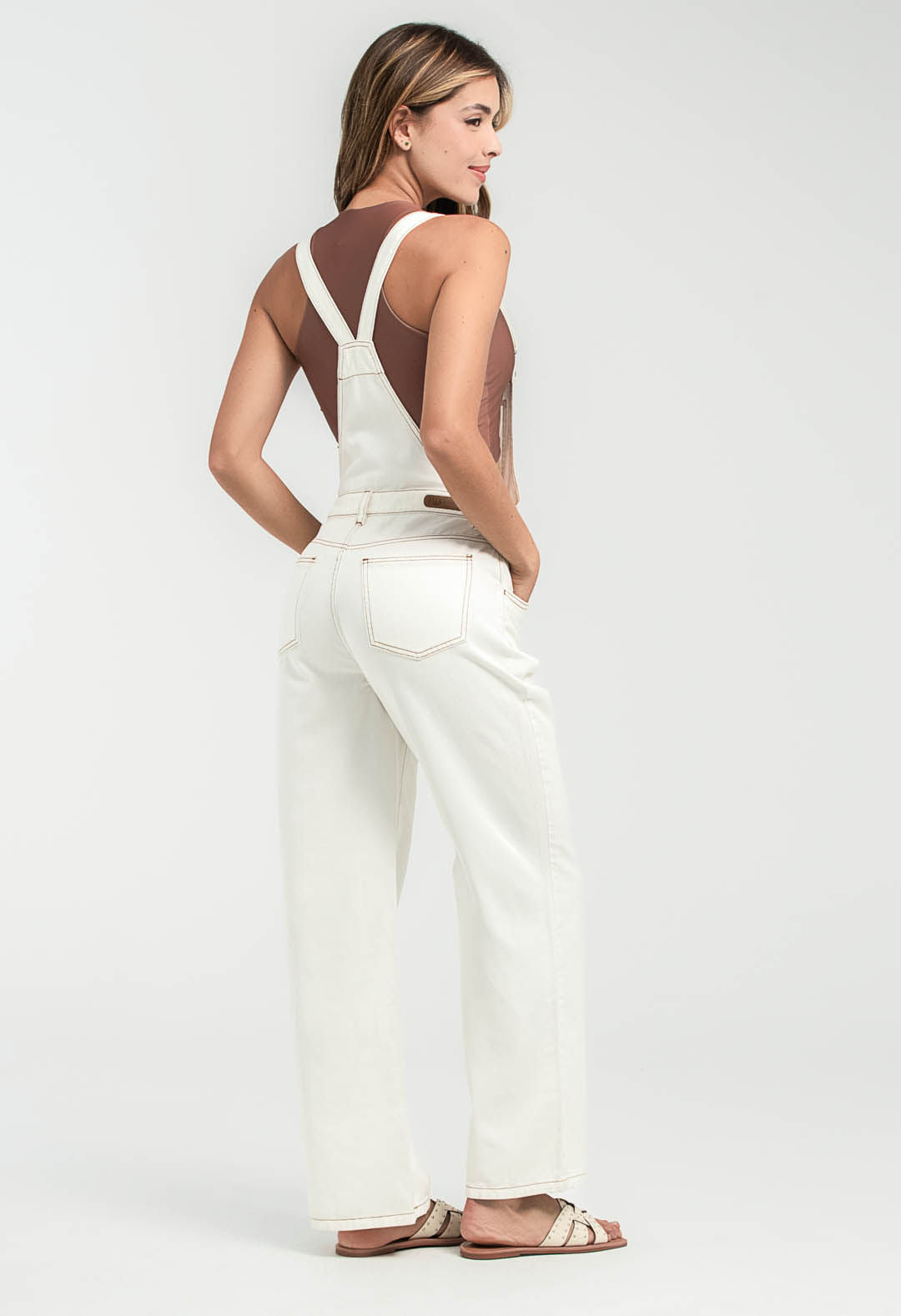 Overall marfil con detalle en bolsillo para mujeres