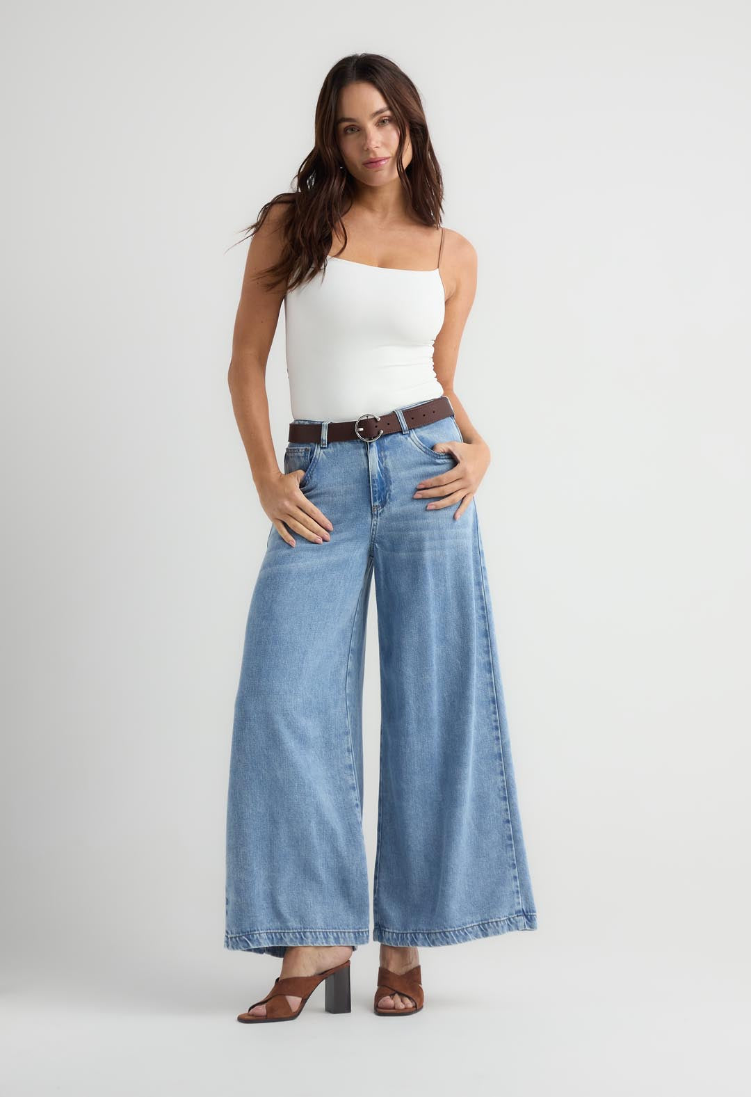 Jean palazzo tono claro bota amplia para mujer