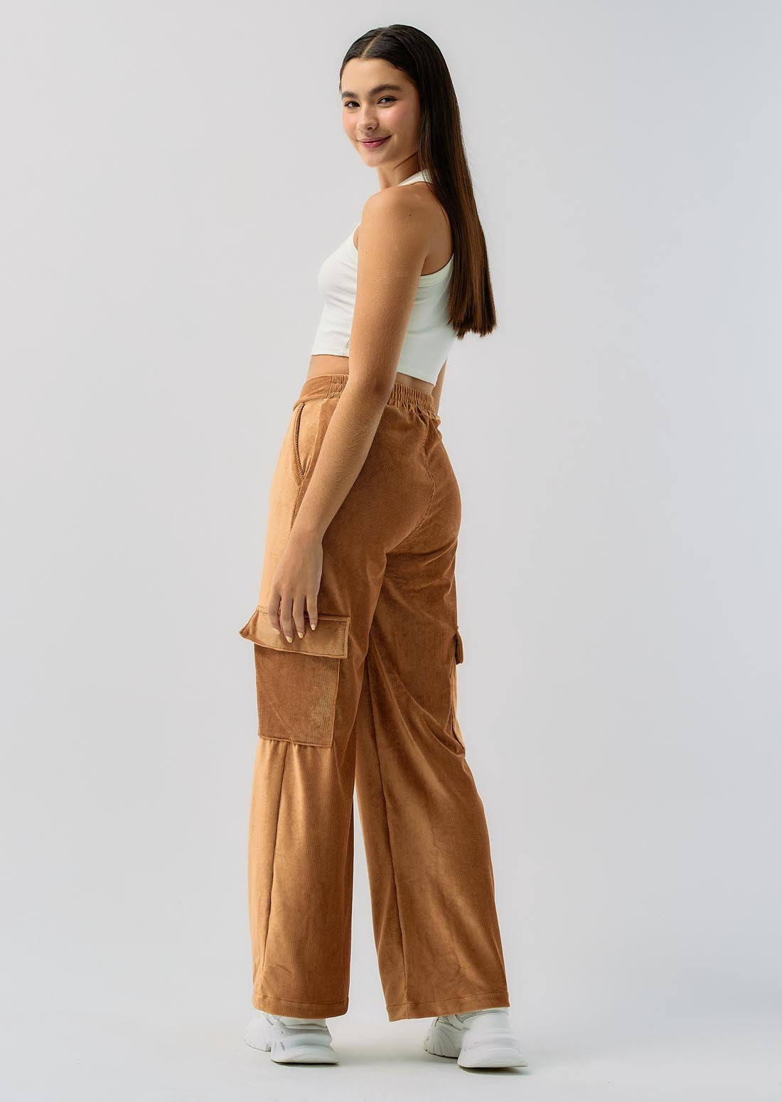 Pantalón miel con bota ancha para jóvenes