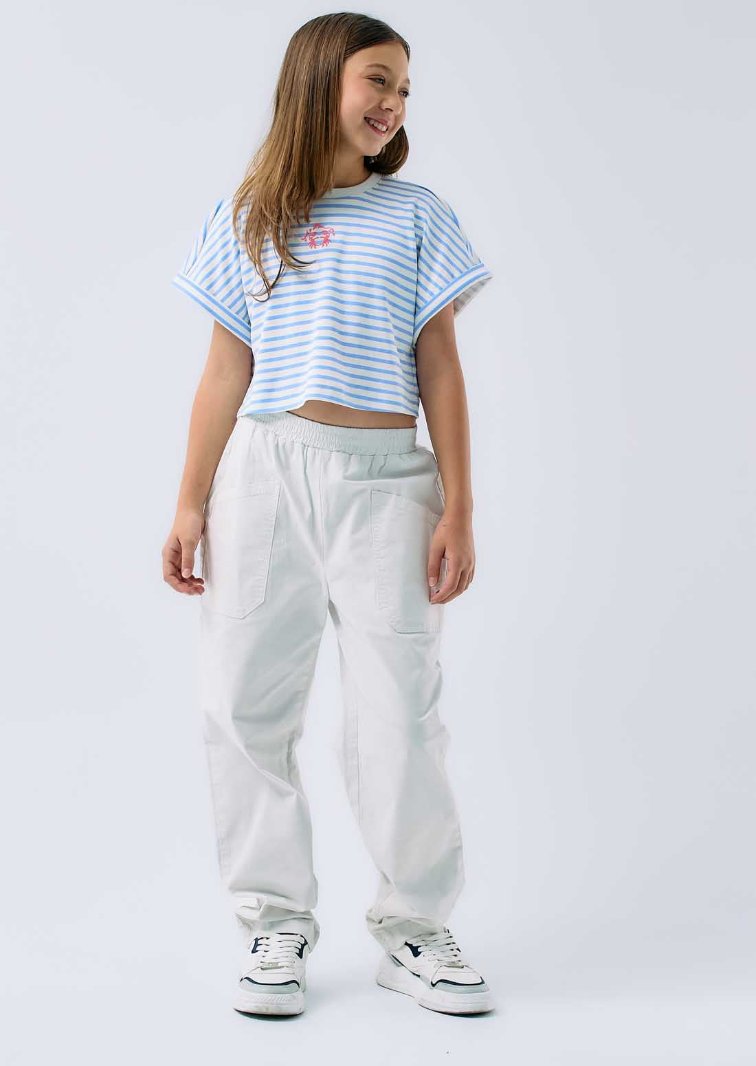 Pantalón marfil con bolsillos tipo parche para niñas