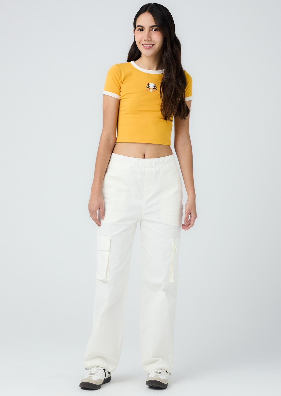 Pantalón marfil tipo jogger para jóvenes
