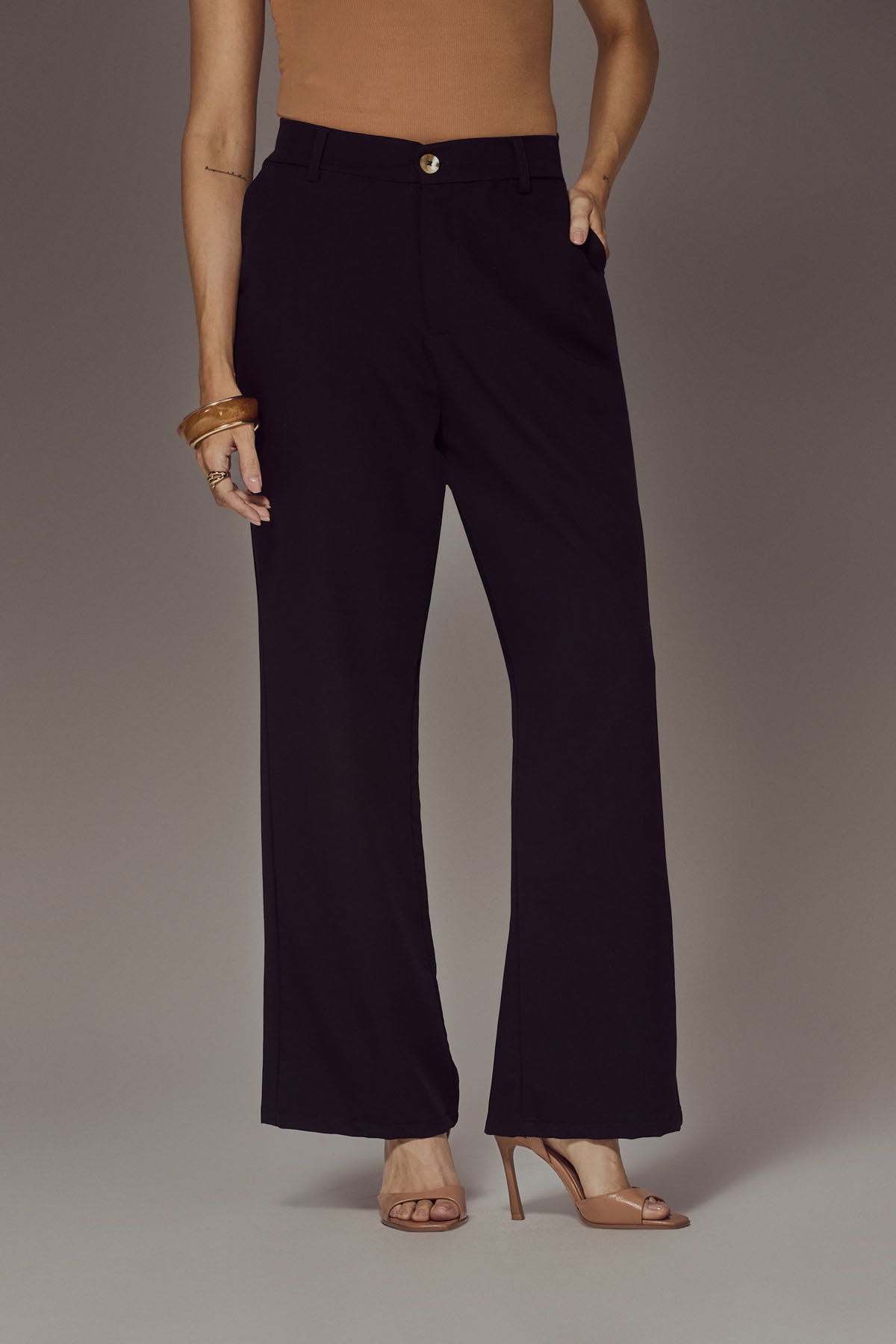 Pantalón negro bota recta para mujeres