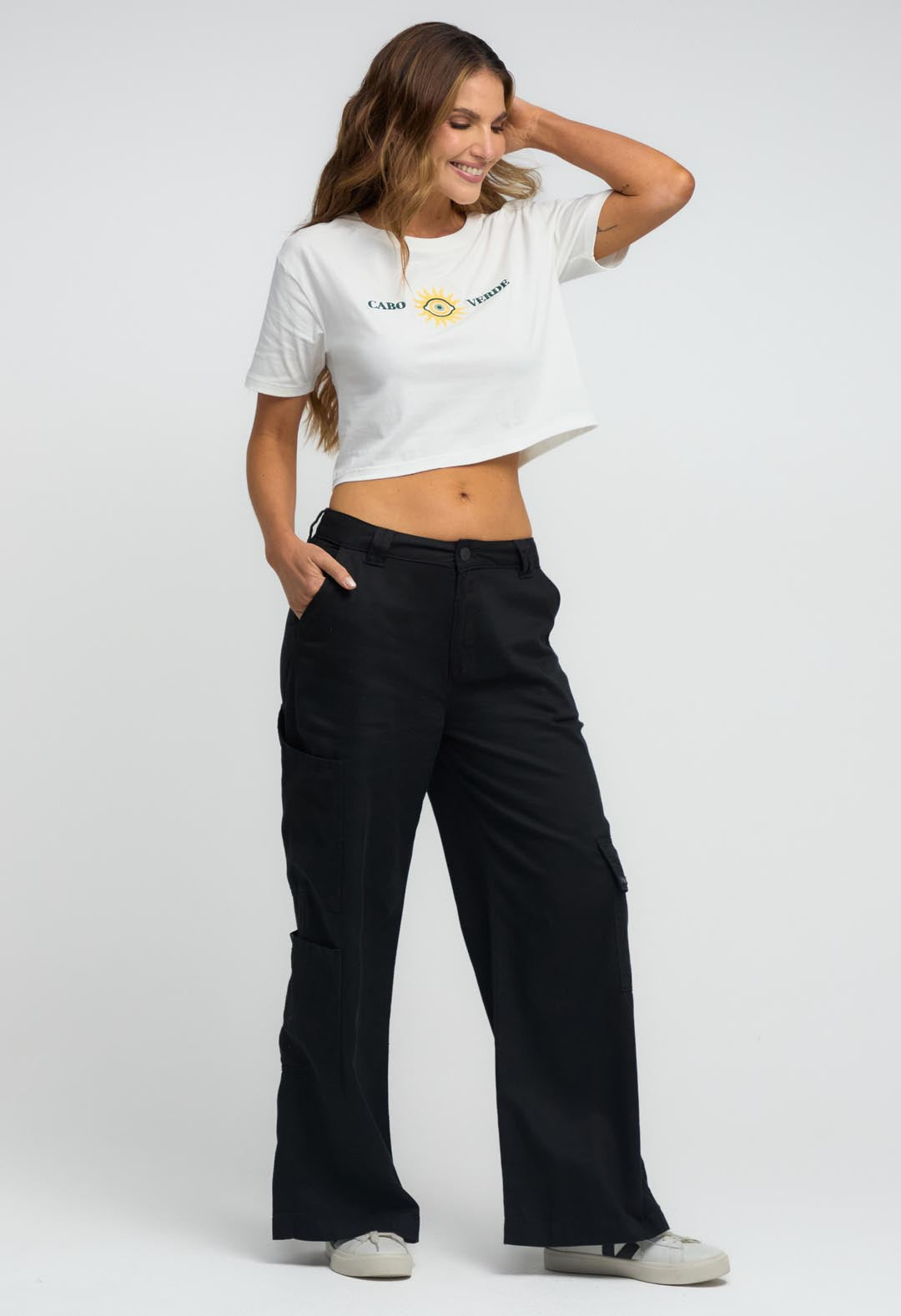 Pantalón negro con bolsillos cargo para mujeres
