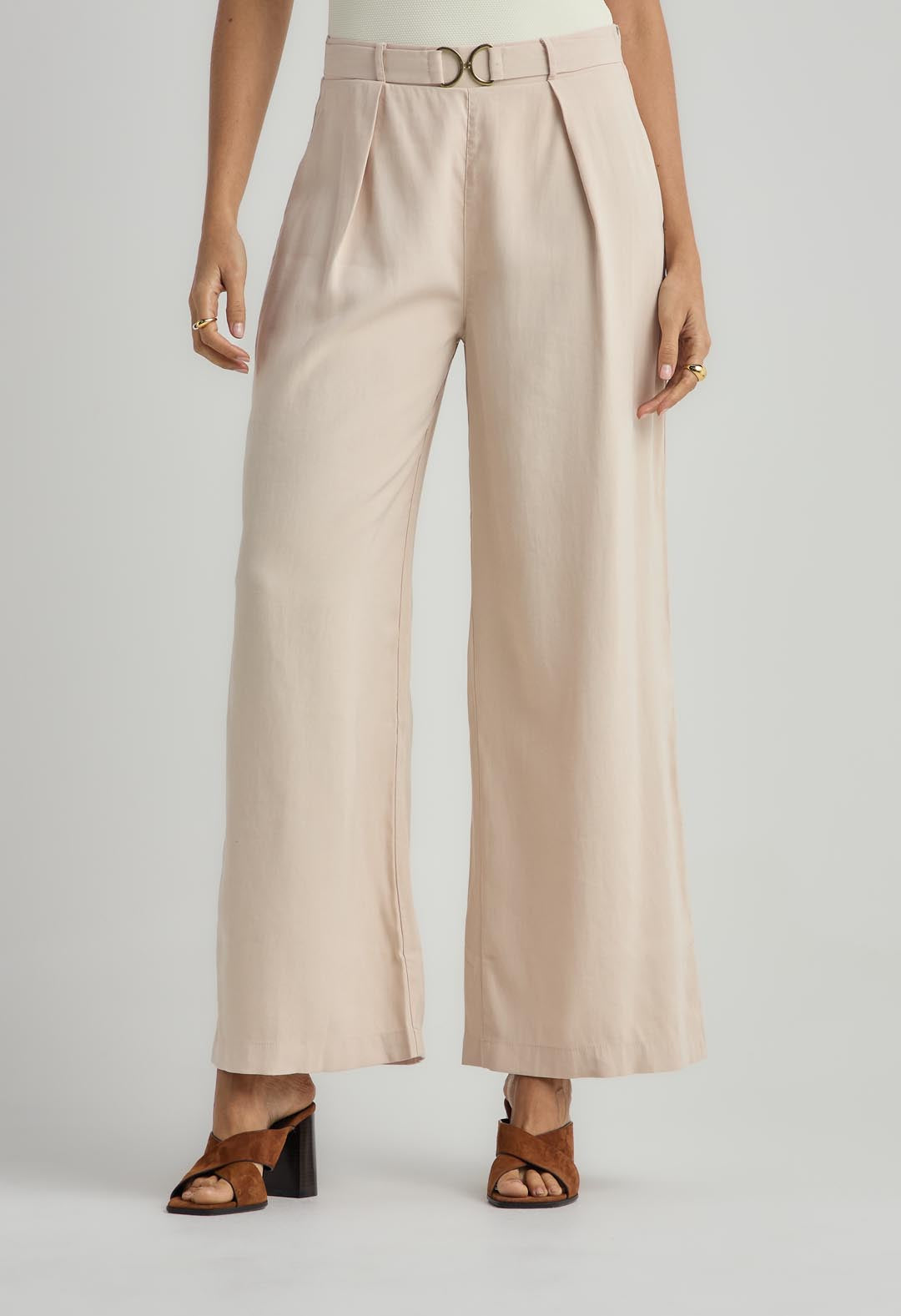 Pantalón arena con herraje en frente para mujer