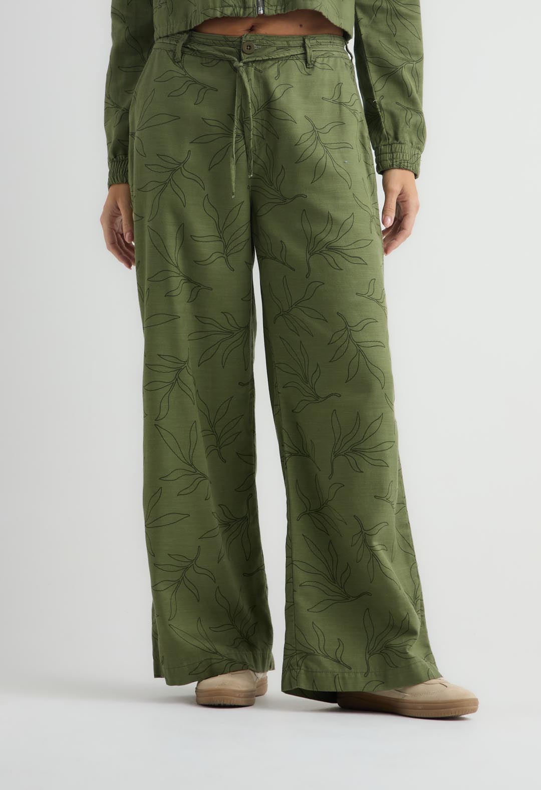 Pantalón verde con tira decorativa en cintura para mujer