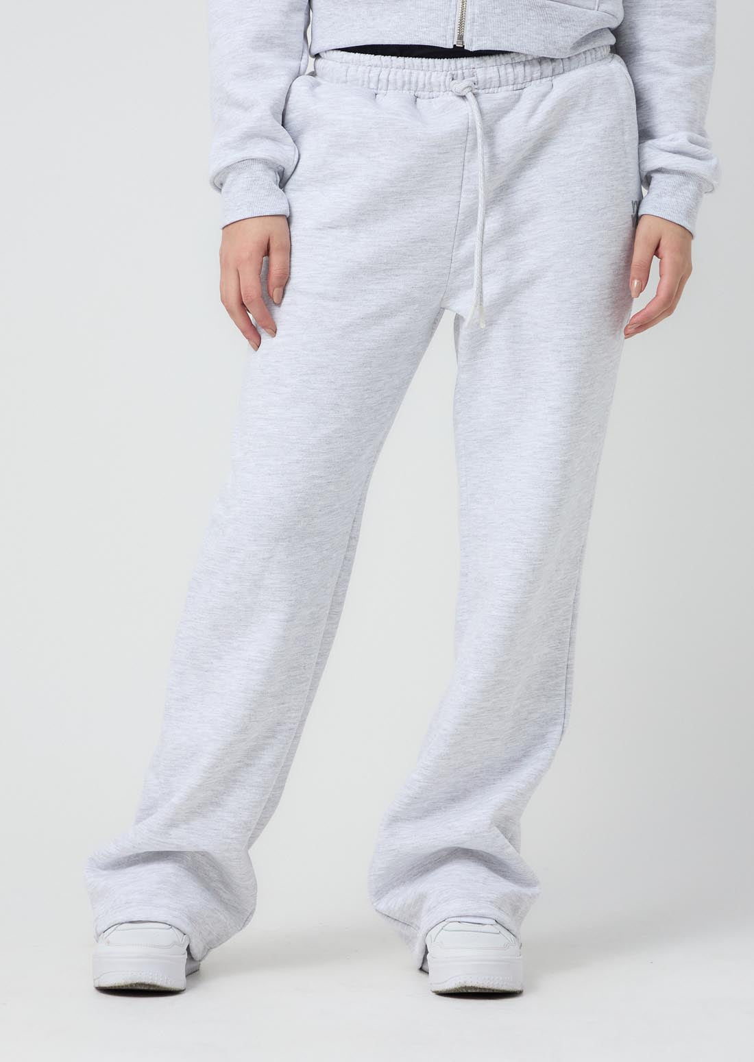 Pantalón gris con estampado para jóvenes