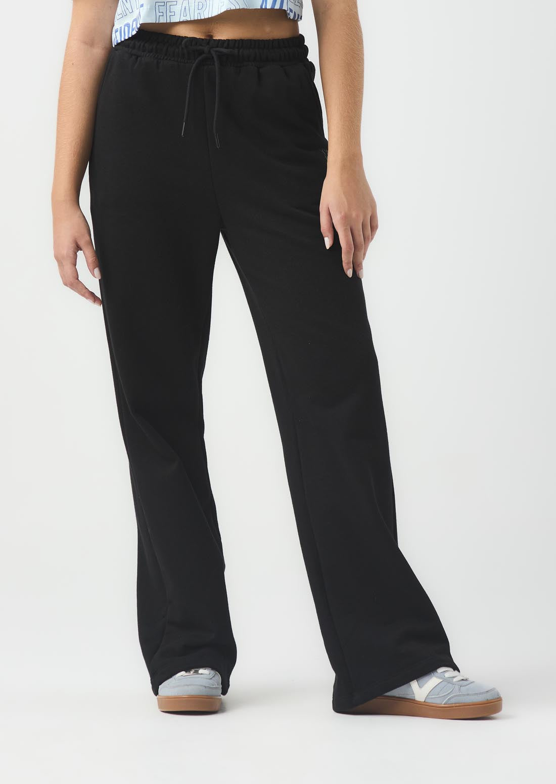 Pantalón negro con estampado para jóvenes