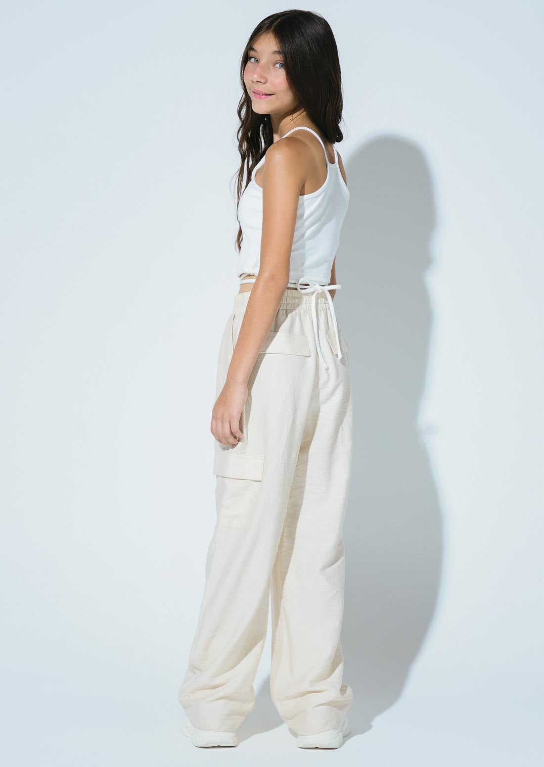 Pantalón marfil bolsillos en costados para niñas