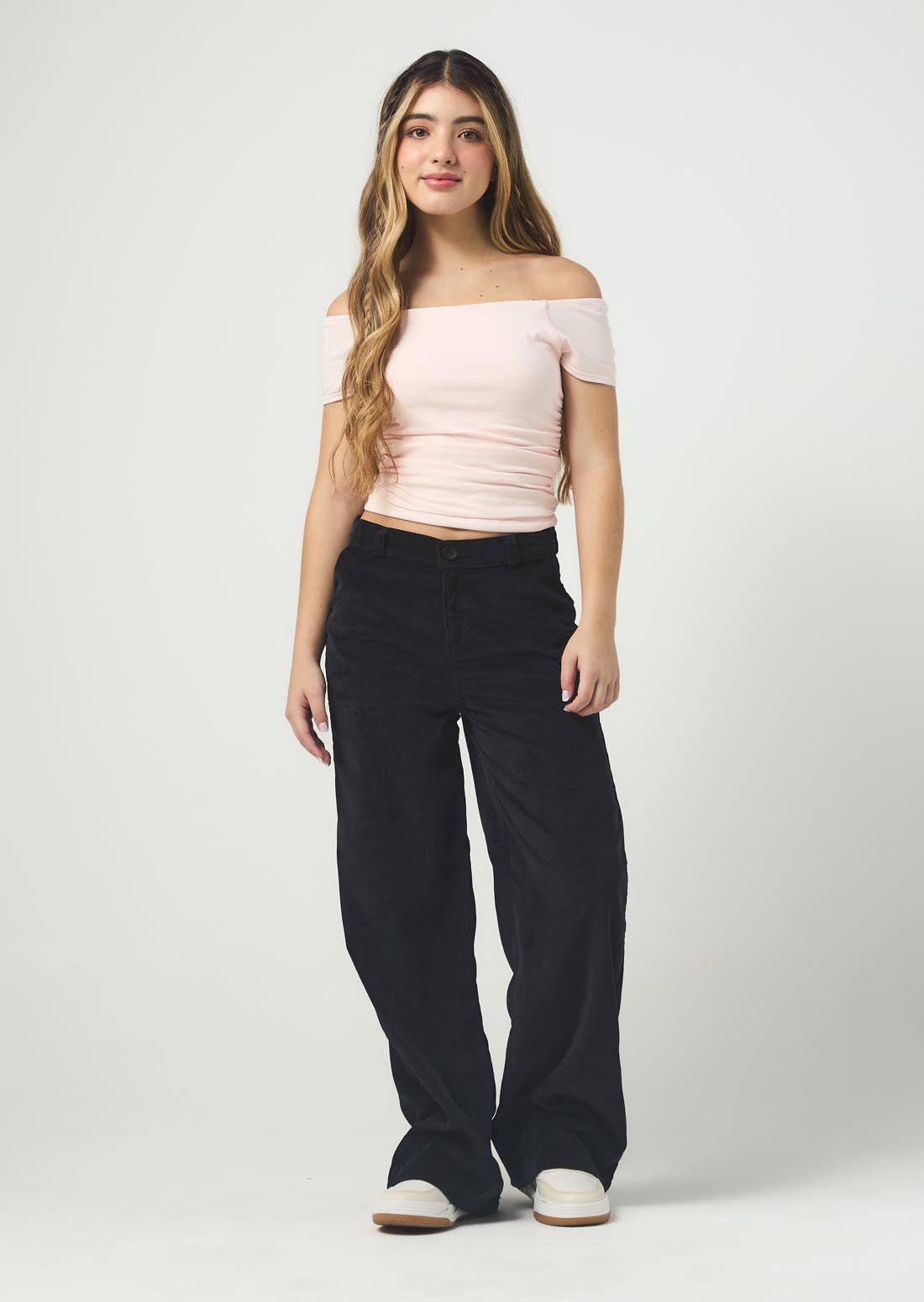 Pantalón negro en corduroy para jóvenes