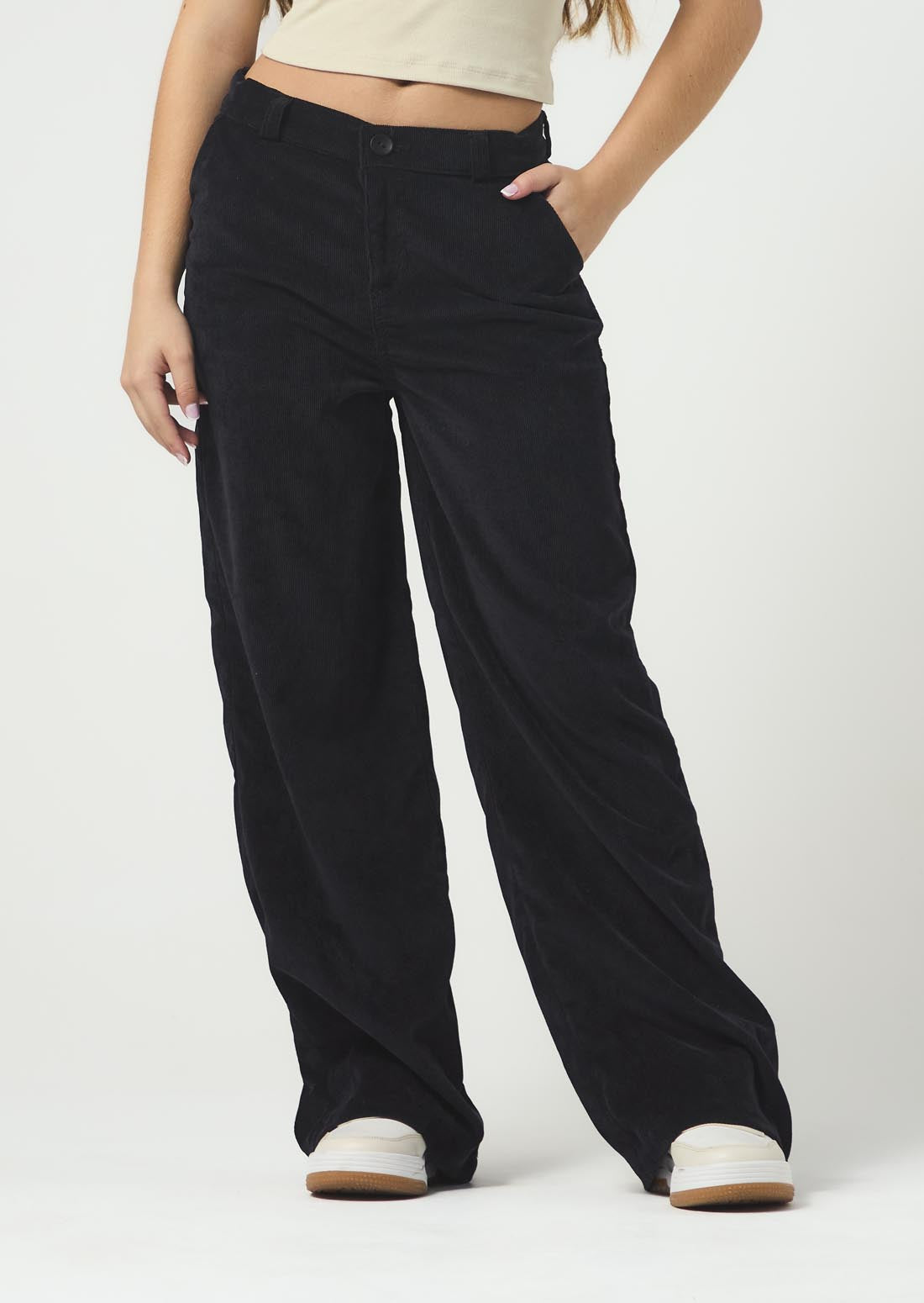 Pantalón negro en corduroy para jóvenes