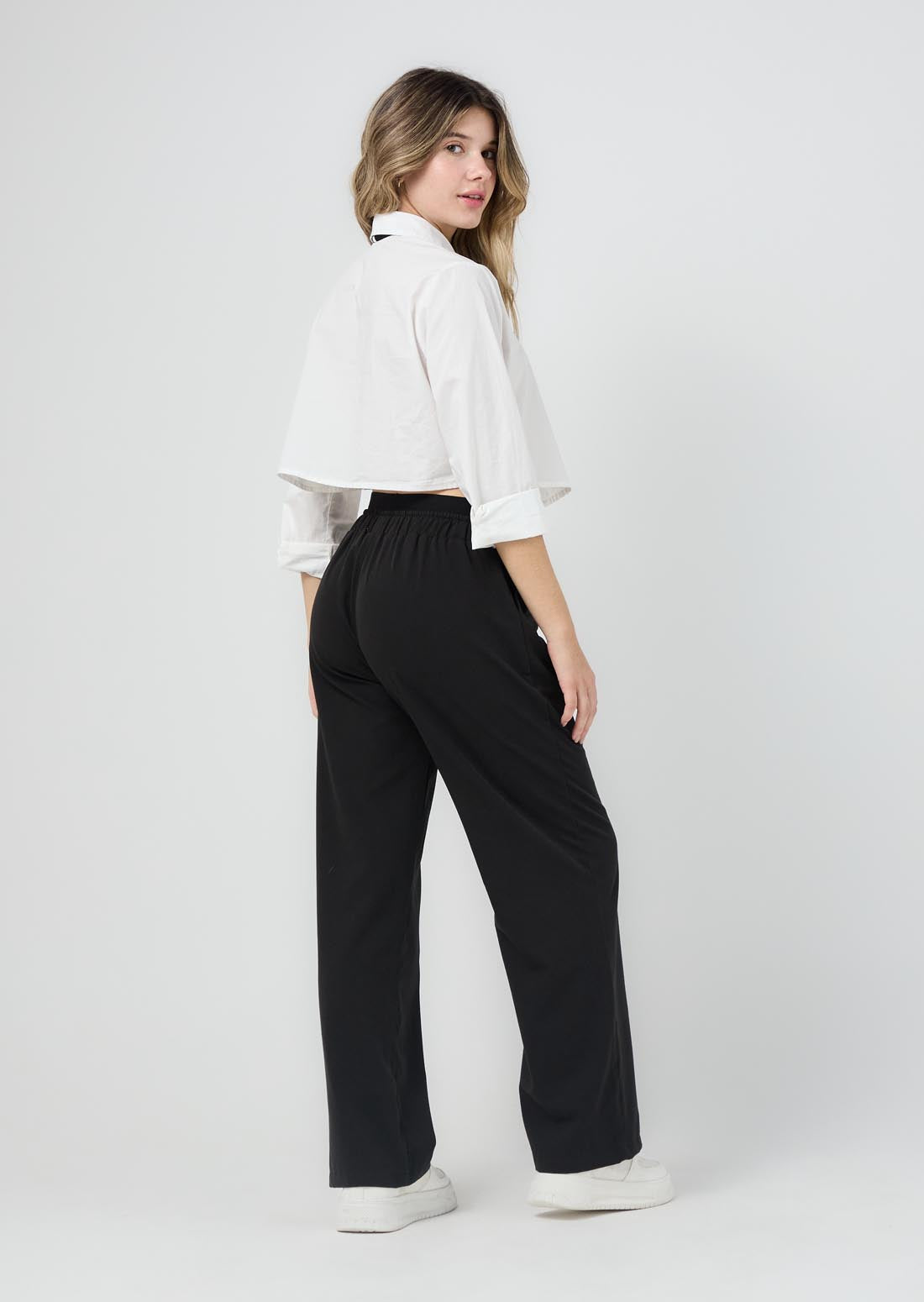 Pantalón negro con doble pretina para jóvenes