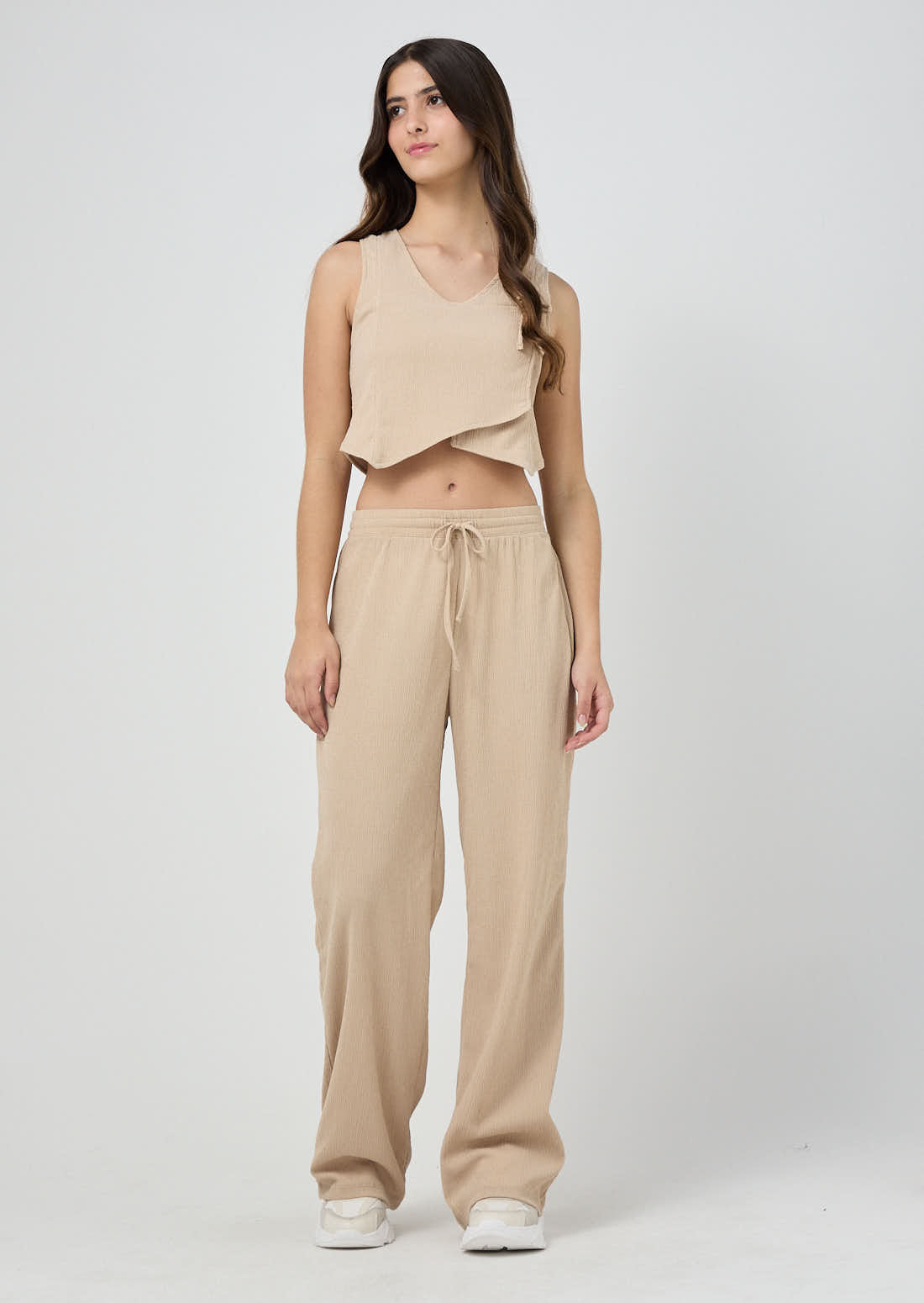 Pantalón arena con detalle en cordón para jóvenes