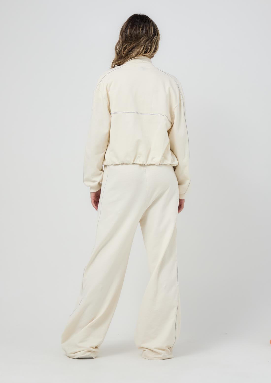 Pantalón beige con sesgo decorativo para jóvenes