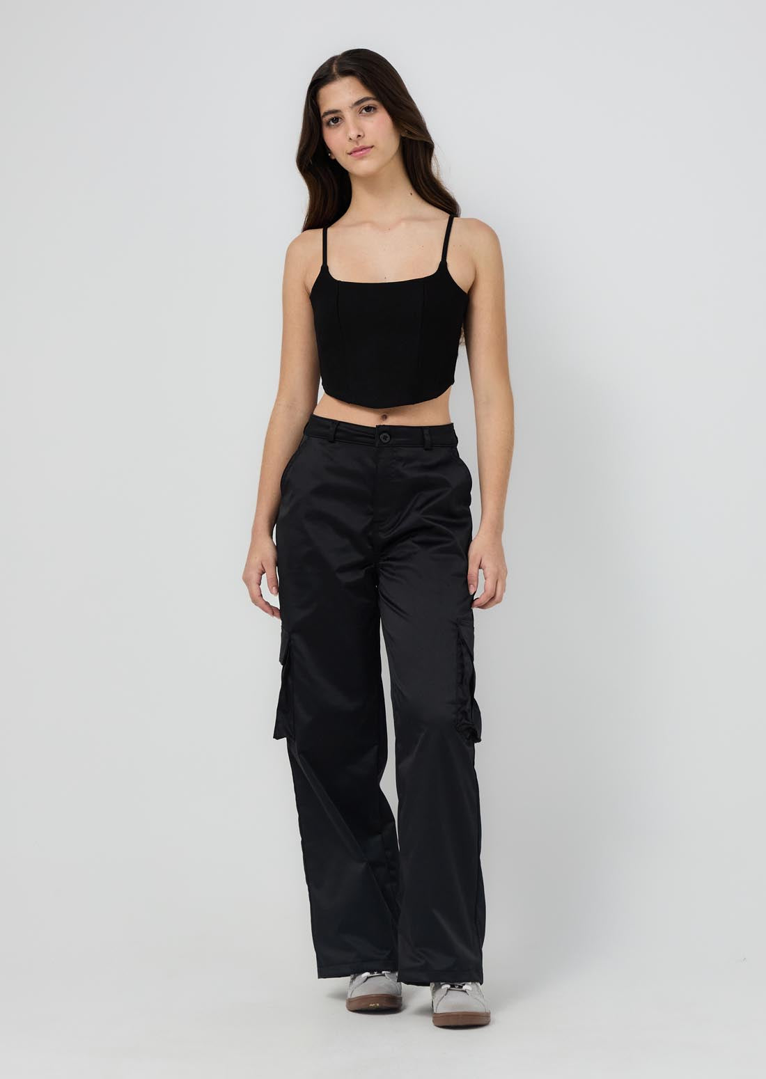 Pantalón negro tiro alto para jóvenes