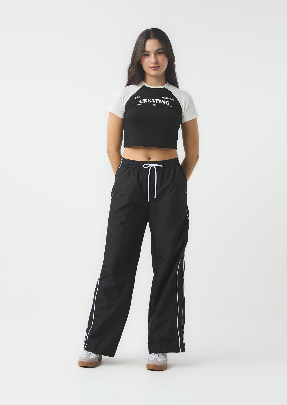 Pantalón negro con sesgos en contraste para jóvenes