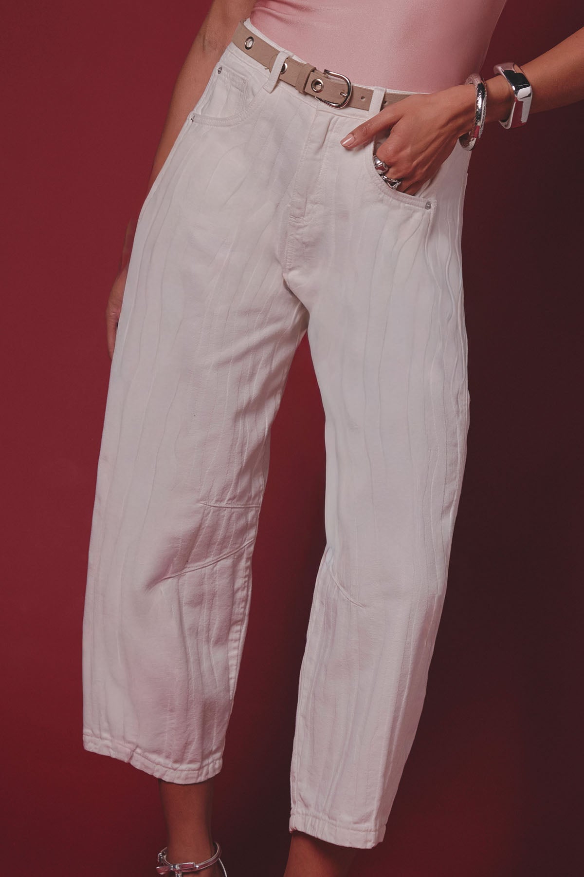 Pantalón barrel de tiro alto color marfil para mujer