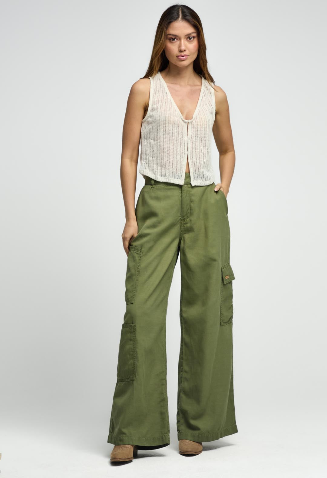 Pantalón cargo verde militar tiro alto para mujeres