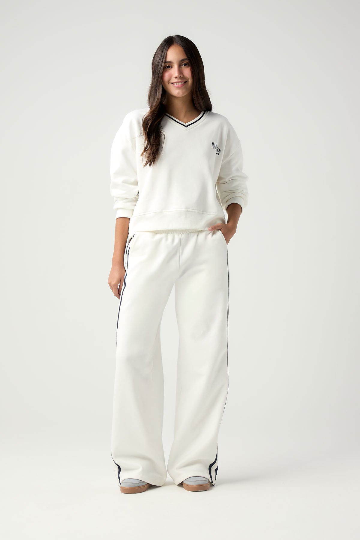Pantalón marfil con sesgos en contraste para jóvenes