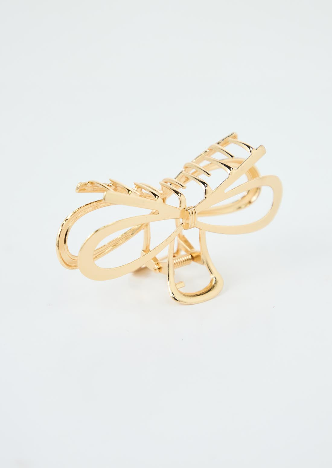 Pinza dorada metálica para el cabello