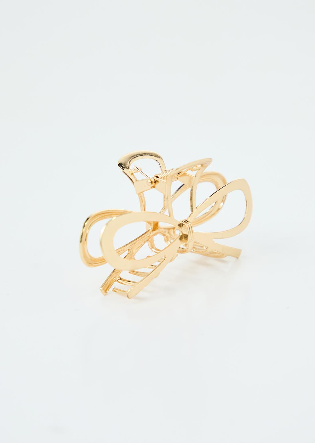 Pinza dorada metálica para el cabello